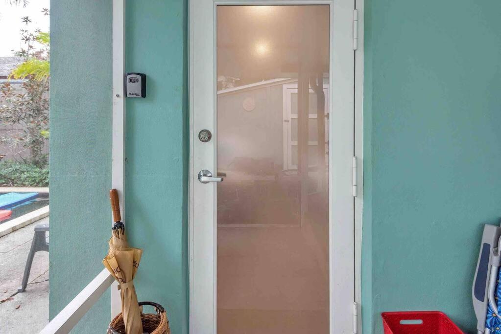 Charming Studio W Pool One Mile To Beach Pets Welcome 레이크워쓰 외부 사진