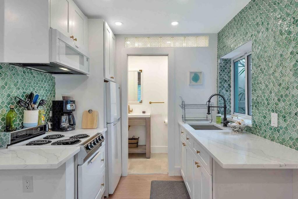Charming Studio W Pool One Mile To Beach Pets Welcome 레이크워쓰 외부 사진