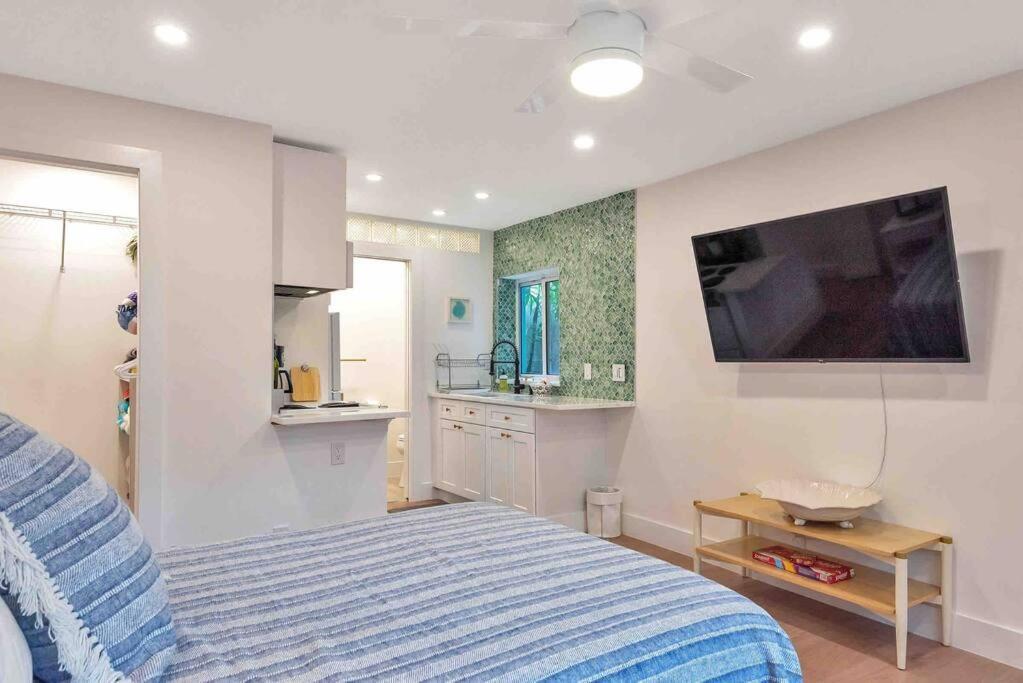 Charming Studio W Pool One Mile To Beach Pets Welcome 레이크워쓰 외부 사진
