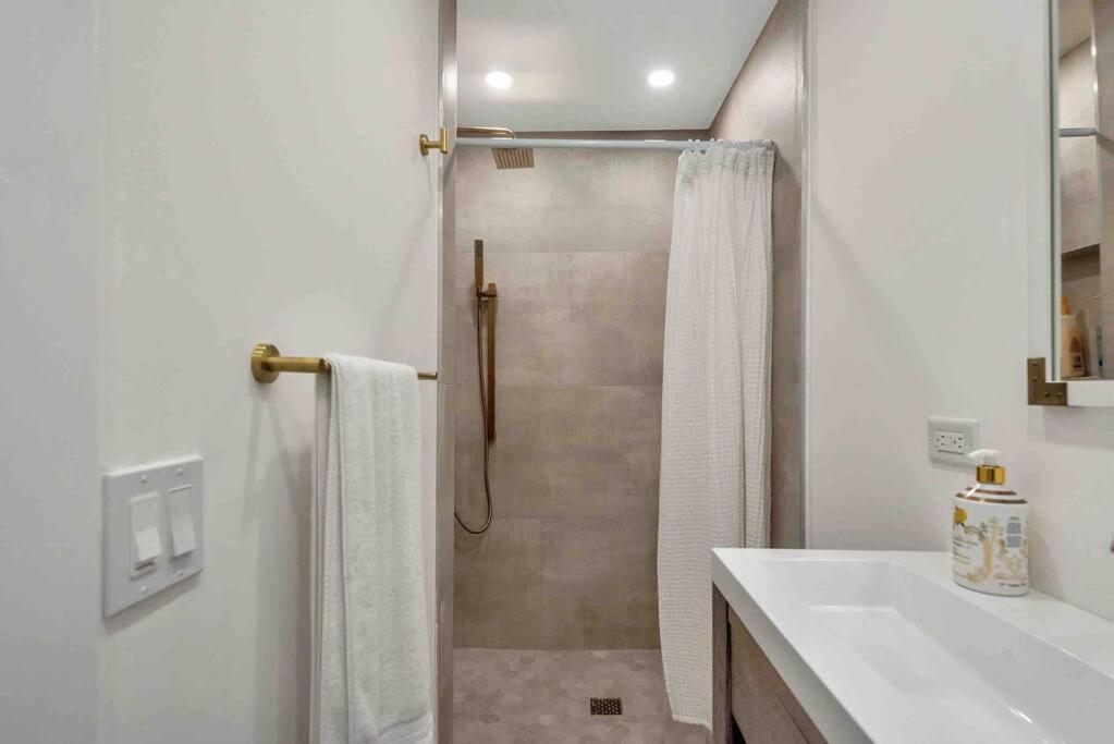 Charming Studio W Pool One Mile To Beach Pets Welcome 레이크워쓰 외부 사진